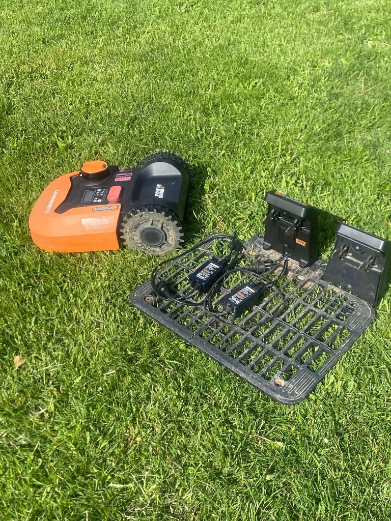 Worx Landroid M700 WR142E, Jardin & Terrasse, Tondeuses robotisées, Utilisé, Moins de 20 cm, Avec capteur de pluie, Contrôlable via l'application