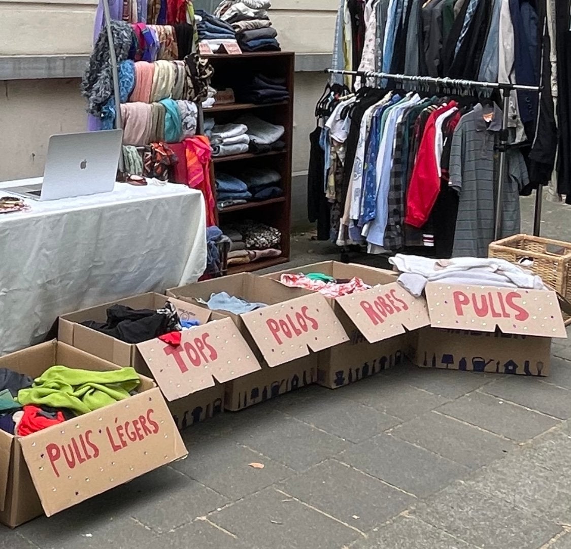 Box vetements en vrac pour vide-dressing, Divers, Lots de brocante, Enlèvement, Comme neuf