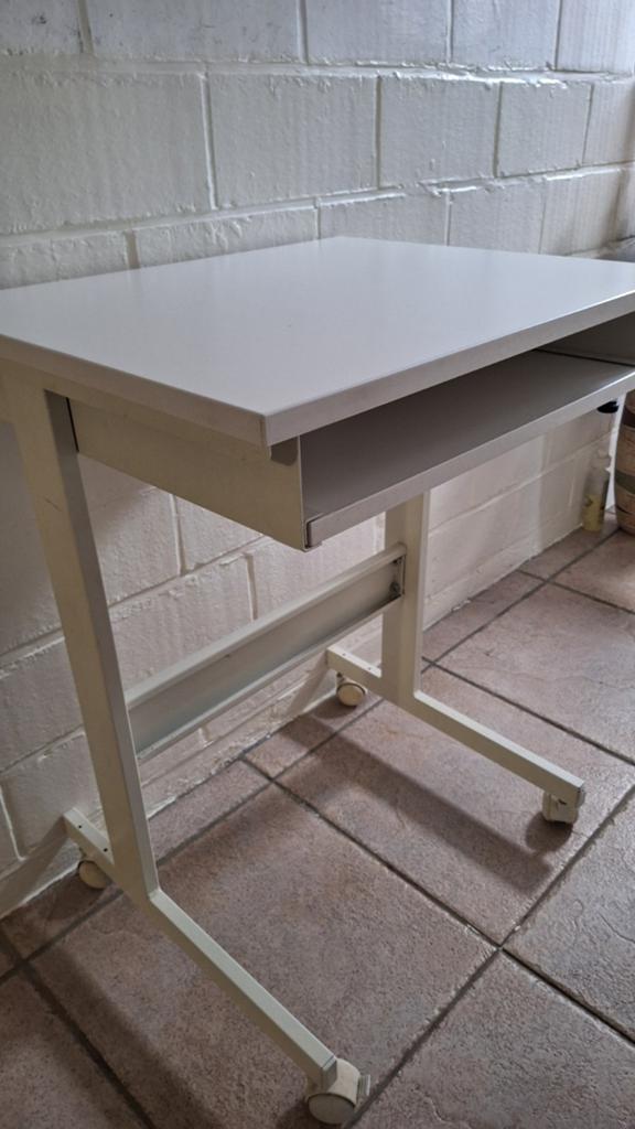 table PC, Maison & Meubles, Enlèvement