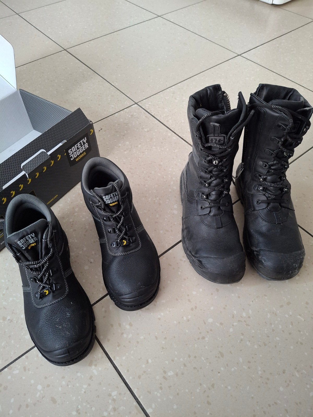 2 paires de chaussures de sécurité, Enlèvement