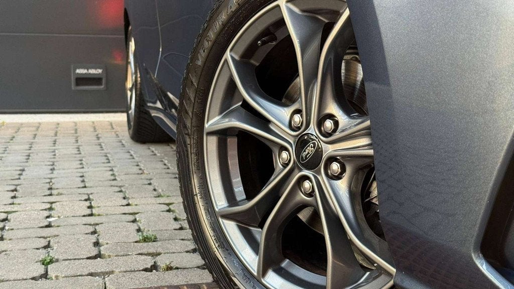 Ford Focus Focus 1.5 EcoBoost ST Line (automatique), Autos, Focus, Achat, Entreprise, Noir