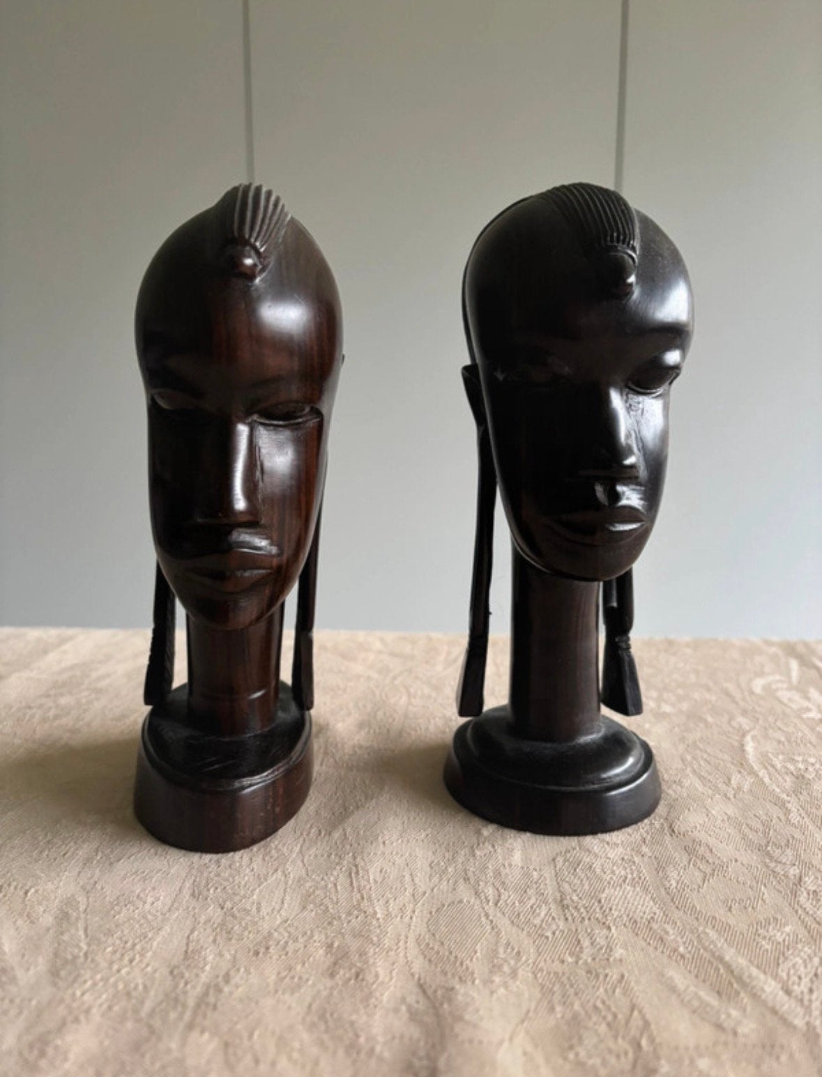 2 Afrikaanse beeldjes in ebbenhout look, Ophalen, Houtsnijwerk, Minder dan 20 cm, Bruin