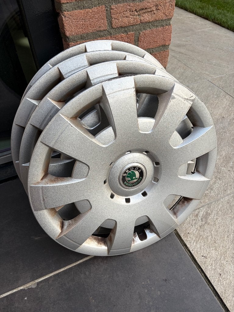 Originele Skoda wieldoppen 16 inch - set van 4, Auto diversen, Wieldoppen, Ophalen, Gebruikt
