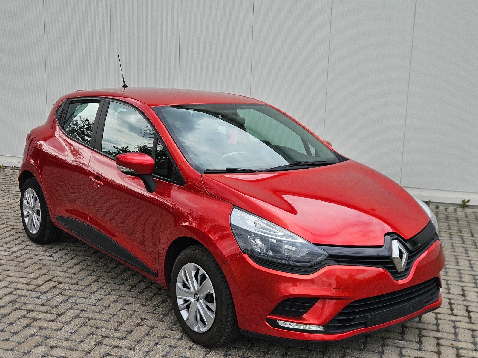 RENAULT CLIO 1149CC ESSENCE FACE LIFT PRÊTE À IMMATRICULER, Autos, Renault, Particulier, Clio, Verrouillage central, Vitres électriques