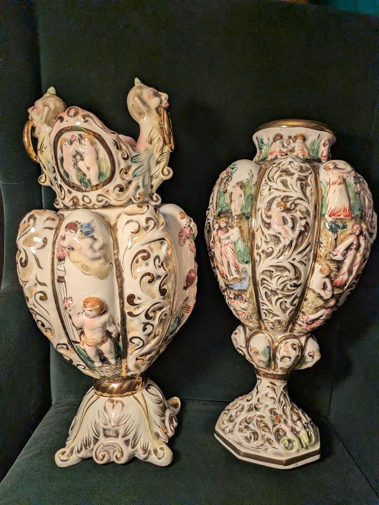 Twee vintage porseleinen Capodimonte vazen, Enlèvement ou Envoi