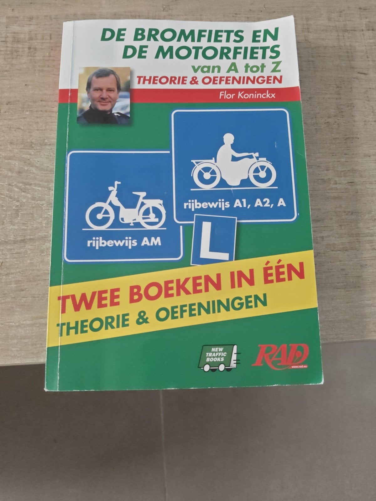 De bromfiets en motorfiets, Ophalen, Tayzen