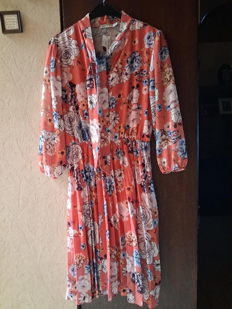 Robe, Enlèvement ou Envoi, Autres couleurs, Comme neuf, Longueur genou