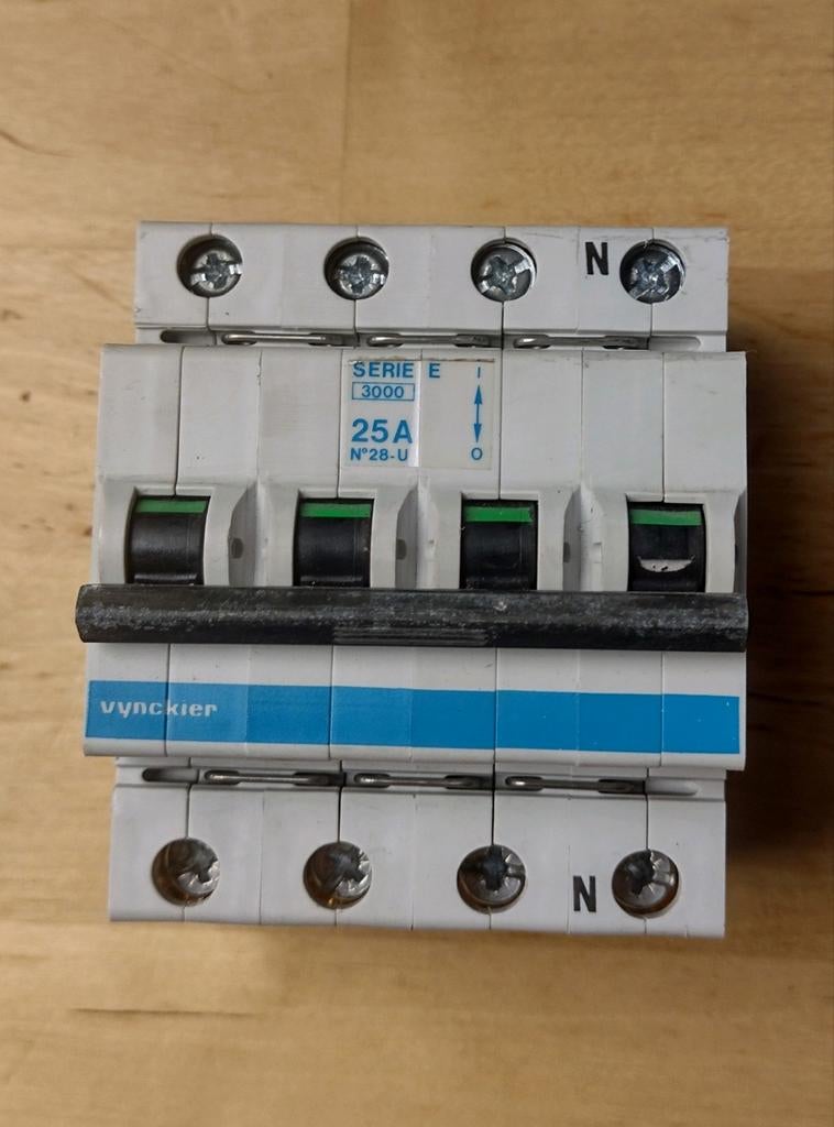 Vynckier automatische zekering 25A 4P, Enlèvement ou Envoi, Utilisé, Autres types