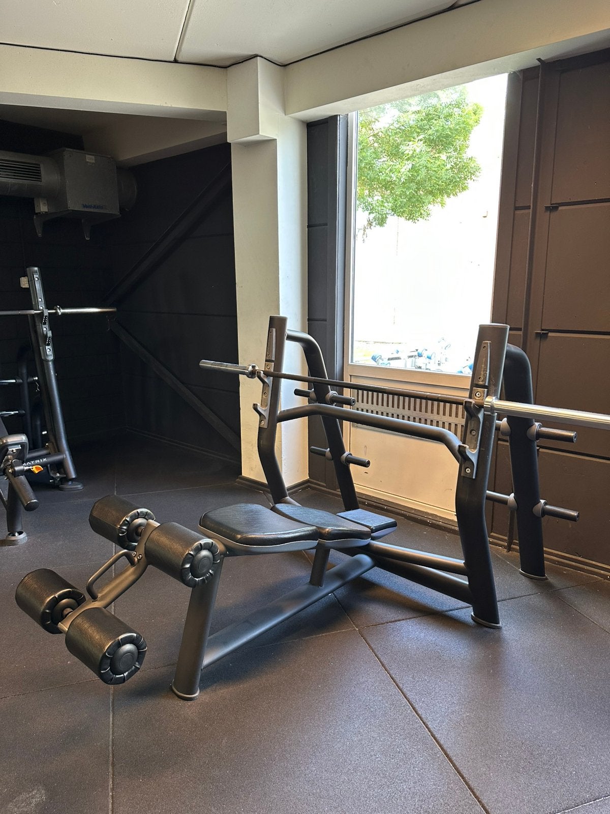Déclin du Bench Press, Enlèvement, Comme neuf