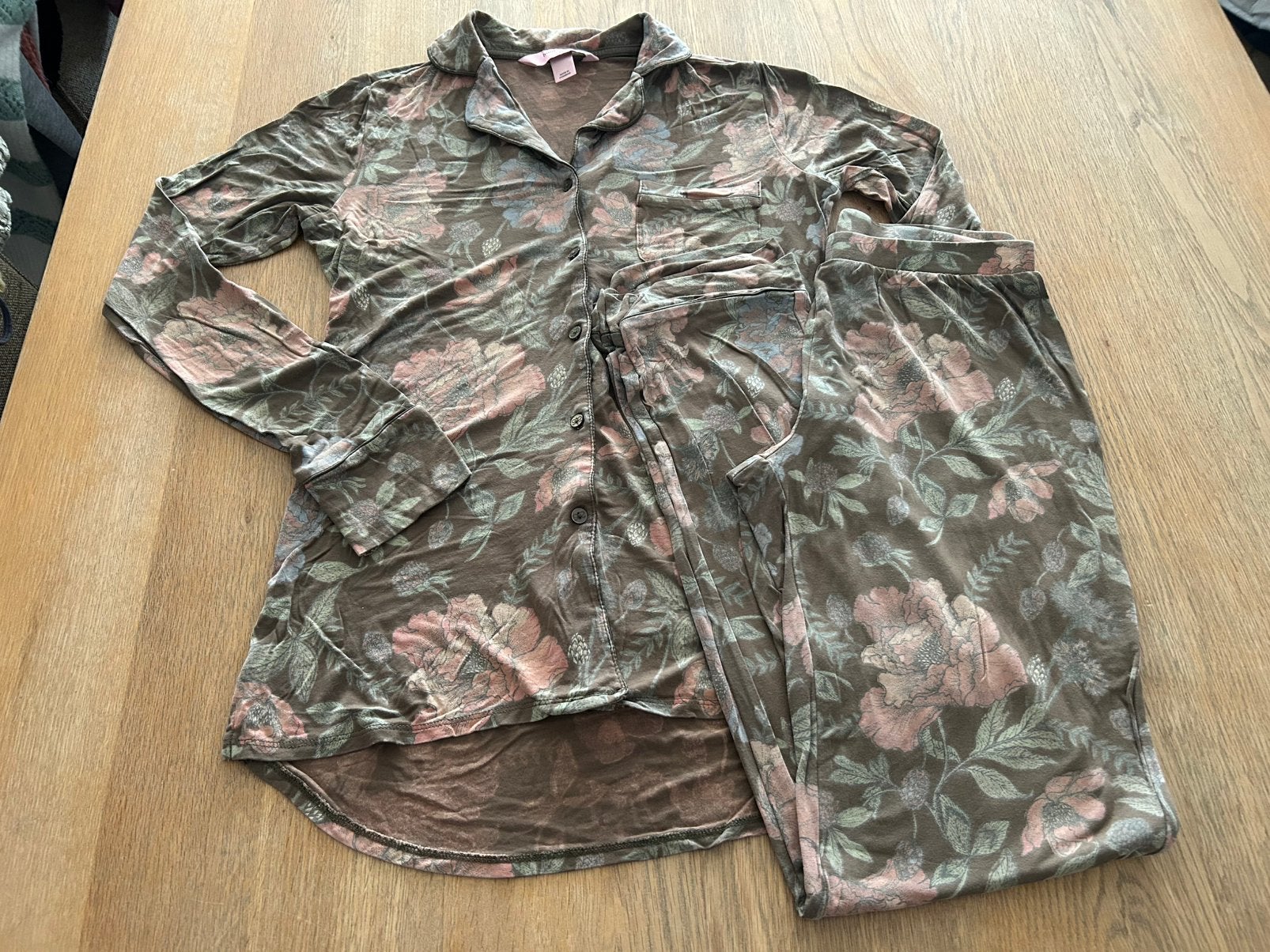 Kaki bloemen pyjama Hunkemöller maat XS, Vêtements | Femmes, Pyjamas, Comme neuf, Taille 34 (XS) ou plus petite, Enlèvement ou Envoi