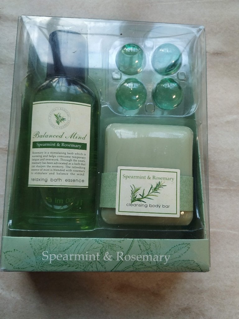 nieuw giftset relaxing badproducten spearmint&rosemary, Bijoux, Sacs & Beauté, Beauté | Soins du corps, Enlèvement ou Envoi, Neuf