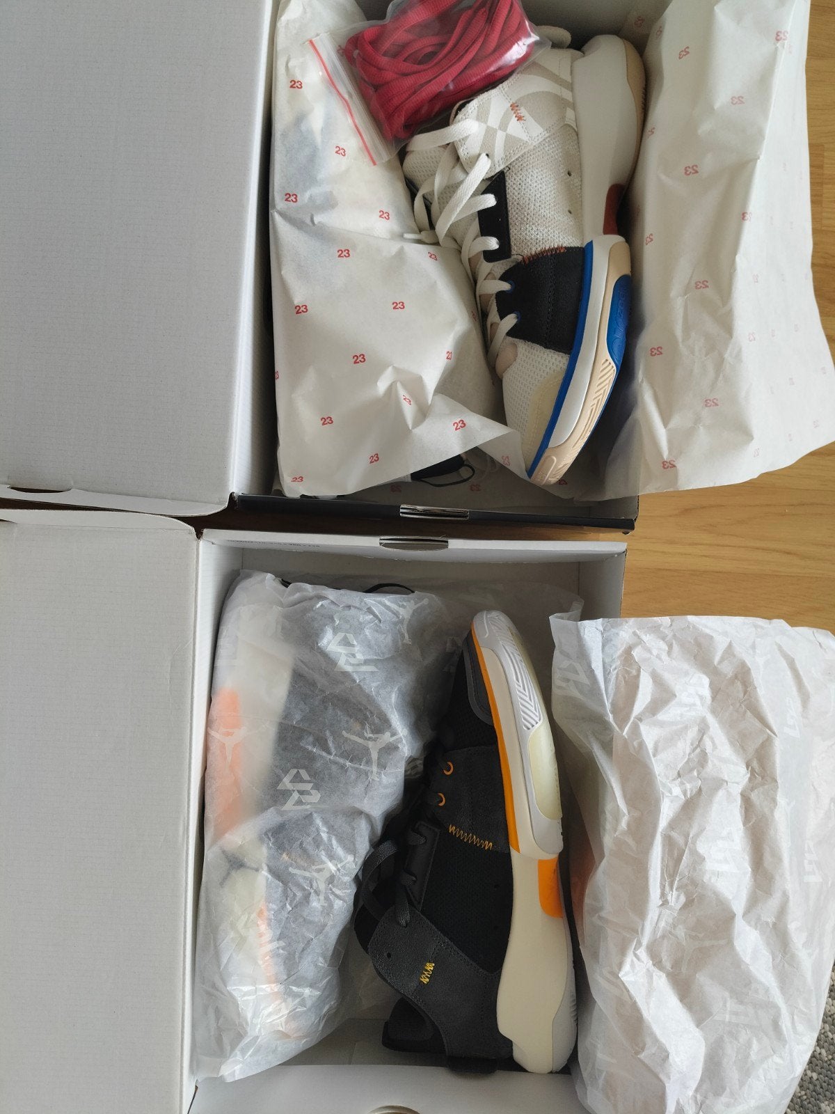 4 paires de chaussures et 4 Ballons, Enlèvement ou Envoi