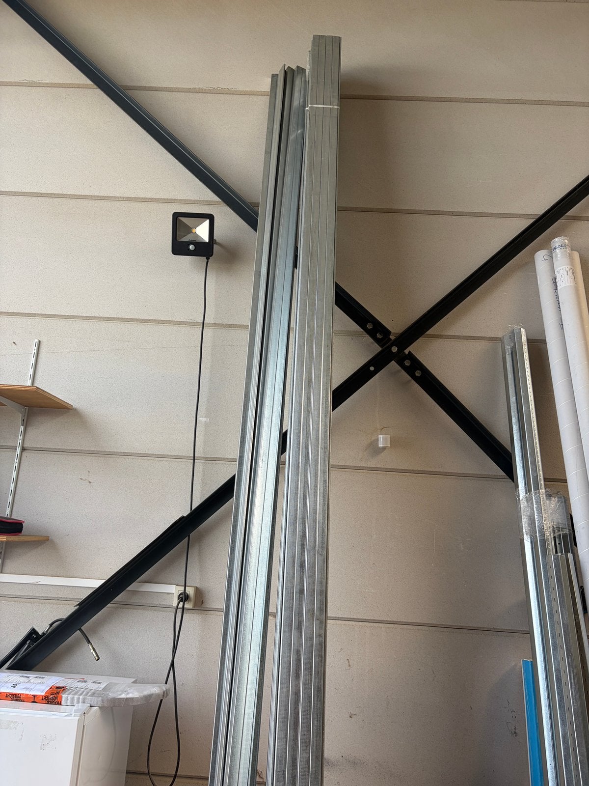 Metalstut, Doe-het-zelf en Bouw, Ophalen, Zo goed als nieuw