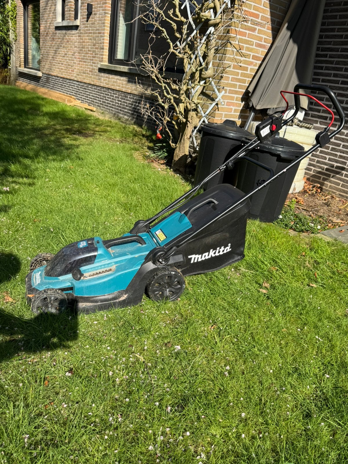 Grasmachine makita DLM330 (excl batterijen), Tuin en Terras, Grasmaaiers, Ophalen, Zo goed als nieuw