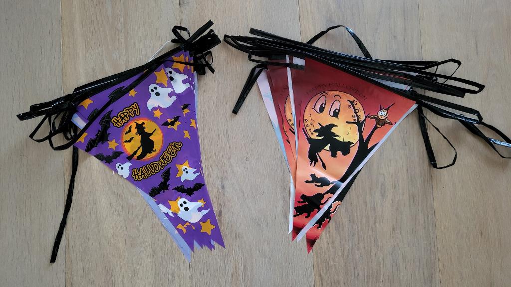 2 lignes de drapeaux d'Halloween, Divers, Drapeaux & Banderoles, Enlèvement ou Envoi, Comme neuf