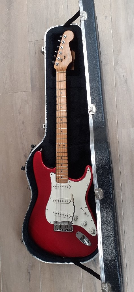 Fender Standard Stratocaster 1996 USA Crimson Burst org case, Ophalen of Verzenden, Gebruikt, Solid body, Fender