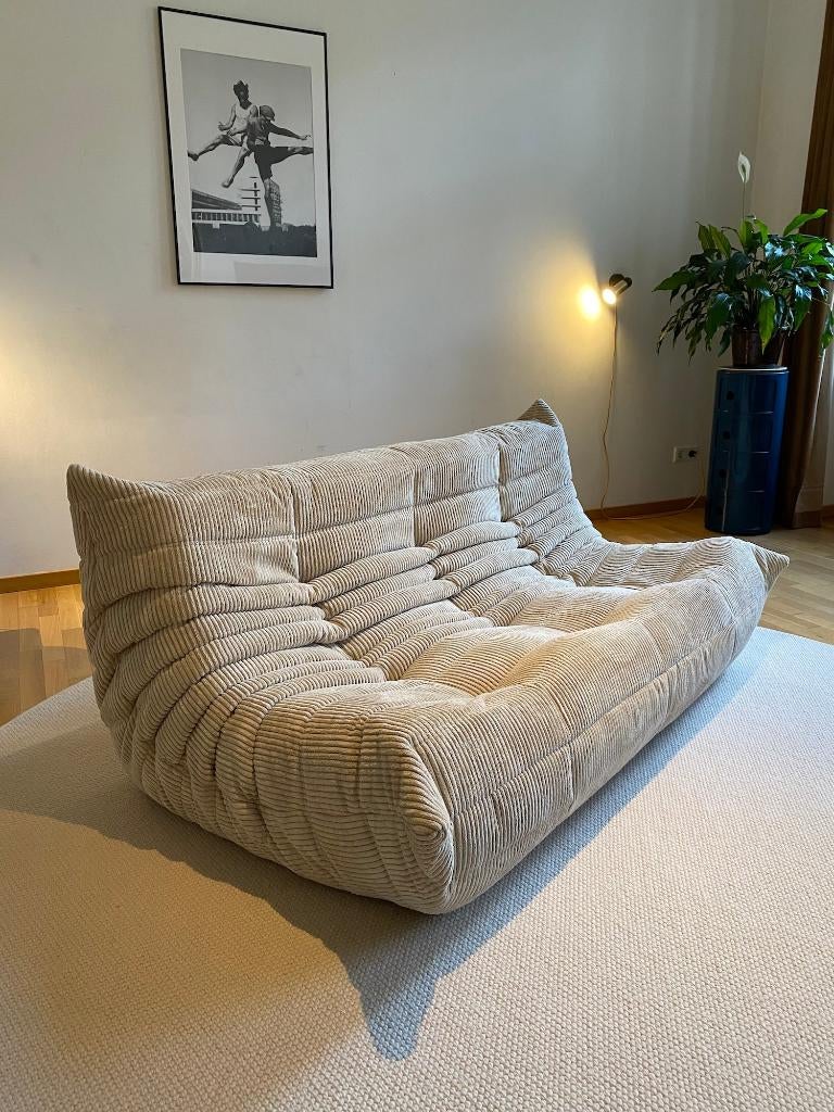 Ligne Roset Togo 3-Zits Zetel Beige Ribstof Gratis levering, Huis en Inrichting, Zetels | Zetels, 150 tot 200 cm, Driepersoons