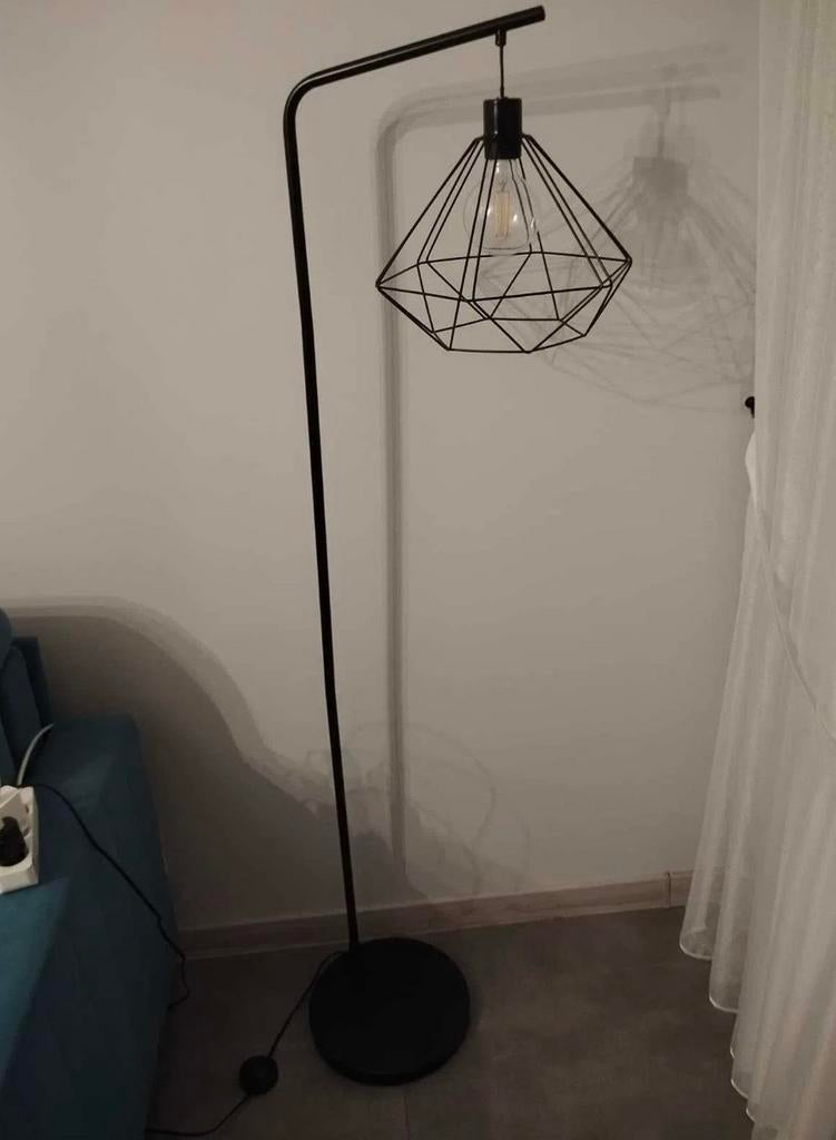 Lampe Ikea, Enlèvement