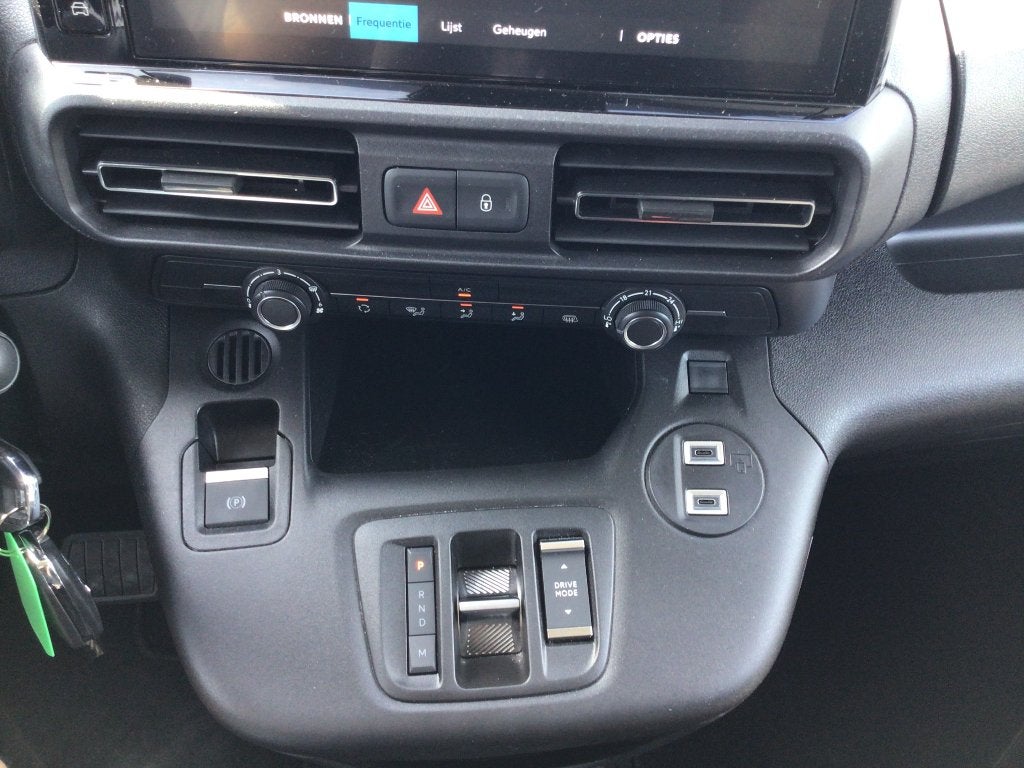 citroen berlingo automaat 130pk 2025 28000km full/option, Autos, Euro 6, Entreprise, Noir, 5 portes