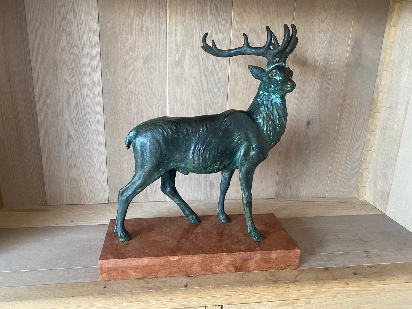 Bronzen Hert op natuursteen voet, Ophalen, Brons
