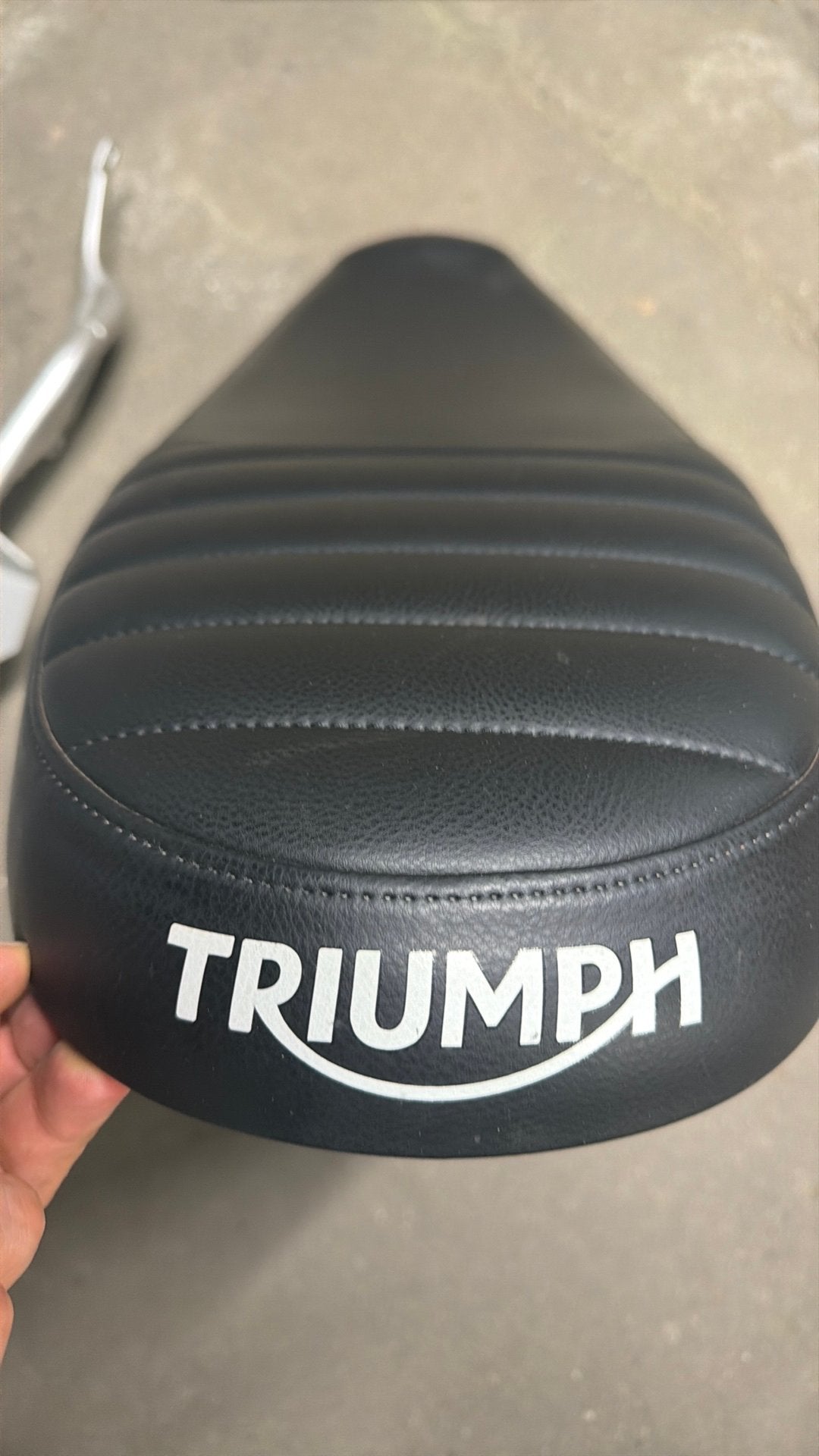 Triumph Scrambler onderdelen, Bedrijf