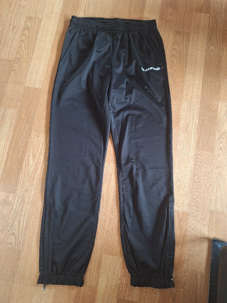 splinternieuwe zwarte sportbroek van het merk Jartazi, Kinderen en Baby's, Kinderkleding | Maat 158, Ophalen of Verzenden, Jartazi