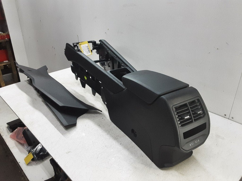 MIDDENCONSOLE Seat Leon (KLB) (01-2019/-), Auto-onderdelen, Gebruikt, Service@seat.de, Seat Deutschland GmbH, Seat