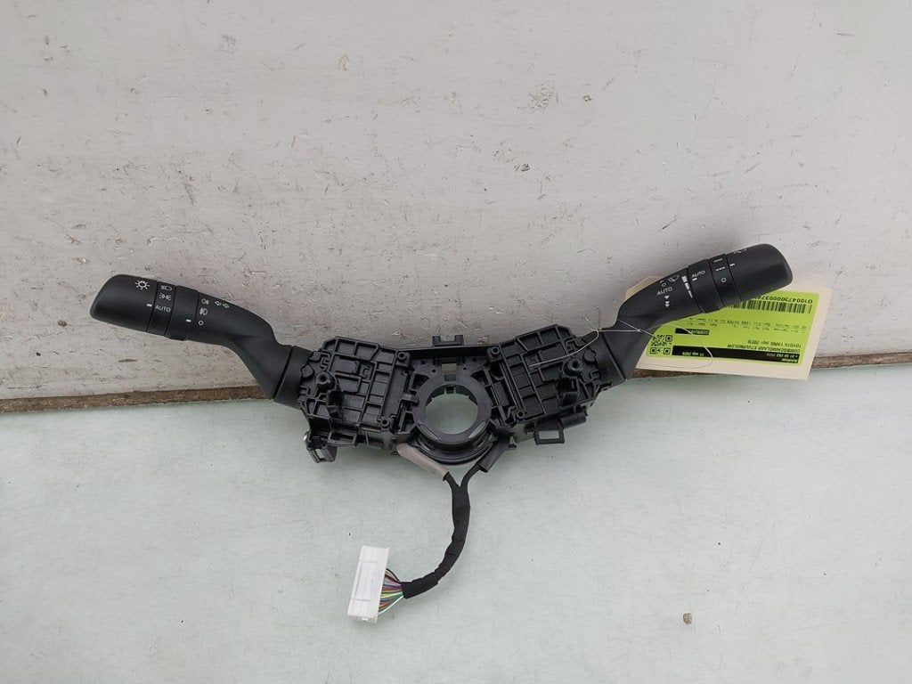COMBINE COMMODO Toyota Yaris IV (P21 / PA1 / PH1), Kundenbetreuung@toyota.de, Toyota, Utilisé, Toyota-Allee 2
50858  Köln, DE