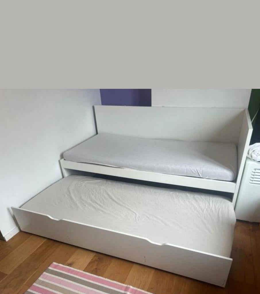 Bed met plaats voor schuif, Elektronische apparatuur, Zonnebanken en Gezichtsbruiners, Ophalen