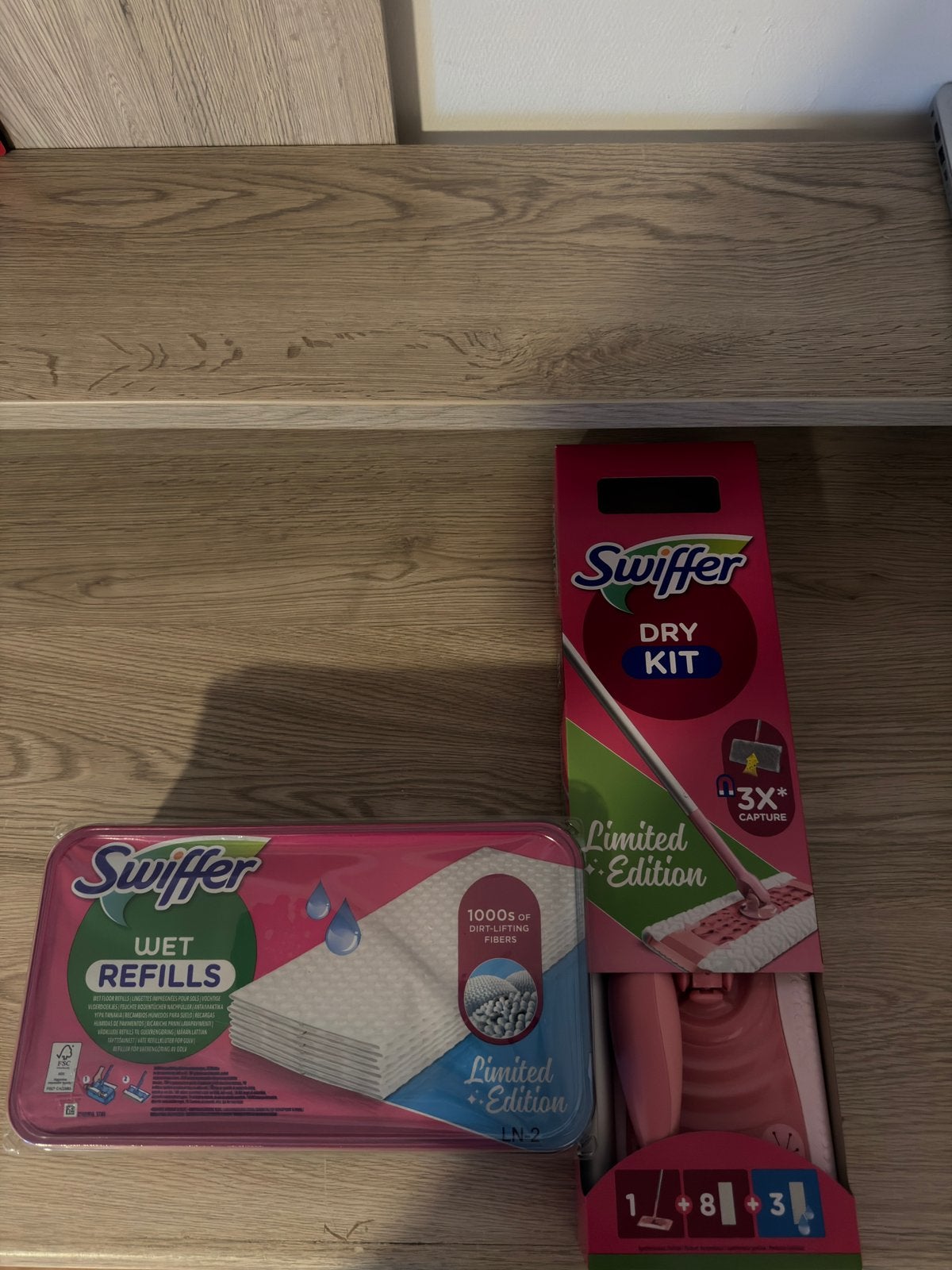 Swiffer dry kit + wet refills, Maison & Meubles, Enlèvement ou Envoi, Produit de nettoyage