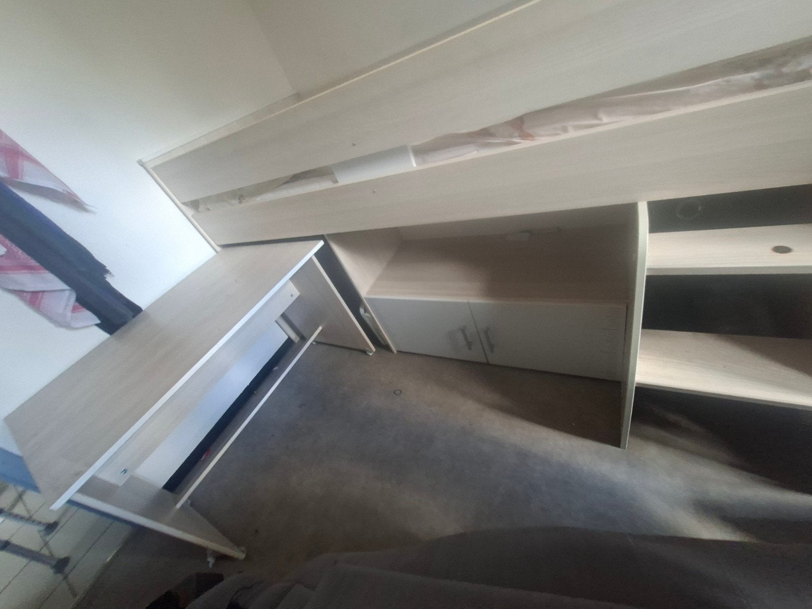 Lit 1 personne avec bureau et rangement