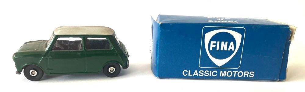 Mini FINA Corgi groen / wit met doos., Enlèvement ou Envoi, Utilisé, Voiture, Corgi