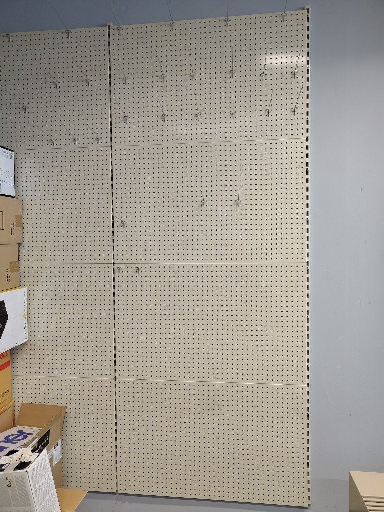 présentoir mural de magasin en panneaux perforés, Zakelijke goederen, Kantoor en Winkelinrichting | Magazijn, Stelling en Opslag