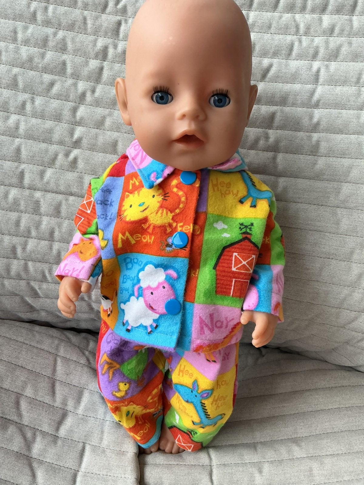 182. Babyborn: Nieuwe flanellen pyjama”boerderij”, Kinderen en Baby's, Ophalen of Verzenden, Nieuw, Babypop