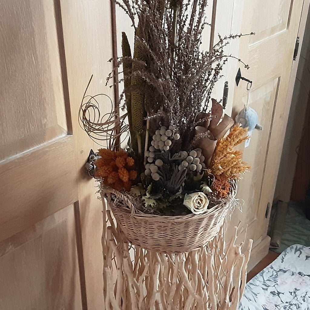 Herfst decoratie van echte gedroogde planten in rieten mand, Natuurlijk materiaal, Ophalen of Verzenden, Handgemaakt