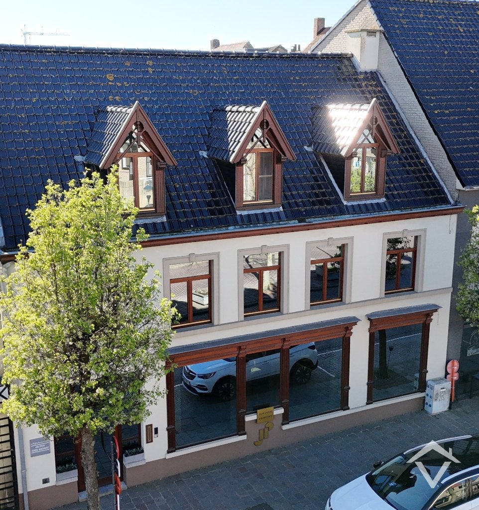 Handelswoning gelegen op toplocatie, centrum Koekelare, Province de Flandre-Occidentale, Habitation avec espace professionnel
