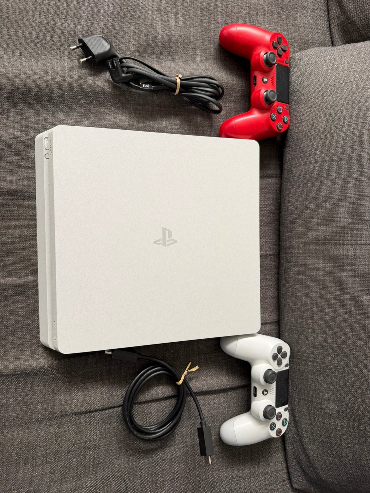 Playstation 4 met 17 spellen, Ophalen, Met games, Met 2 controllers, Zo goed als nieuw