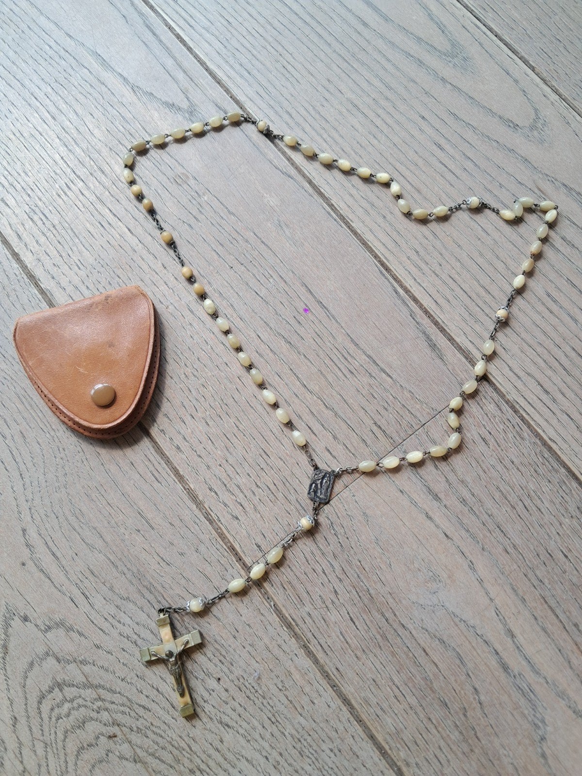 Parelmoeren paternoster met mooi kruisje + etuitje, Ophalen of Verzenden