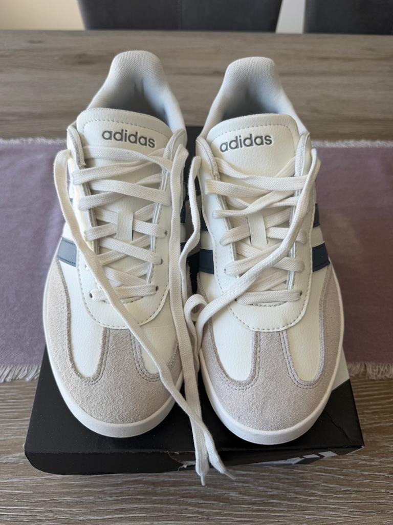 Adidas sneakers - mt 43 - wit/blauw - 1x gedragen, Enlèvement ou Envoi, Comme neuf, Bleu, Baskets