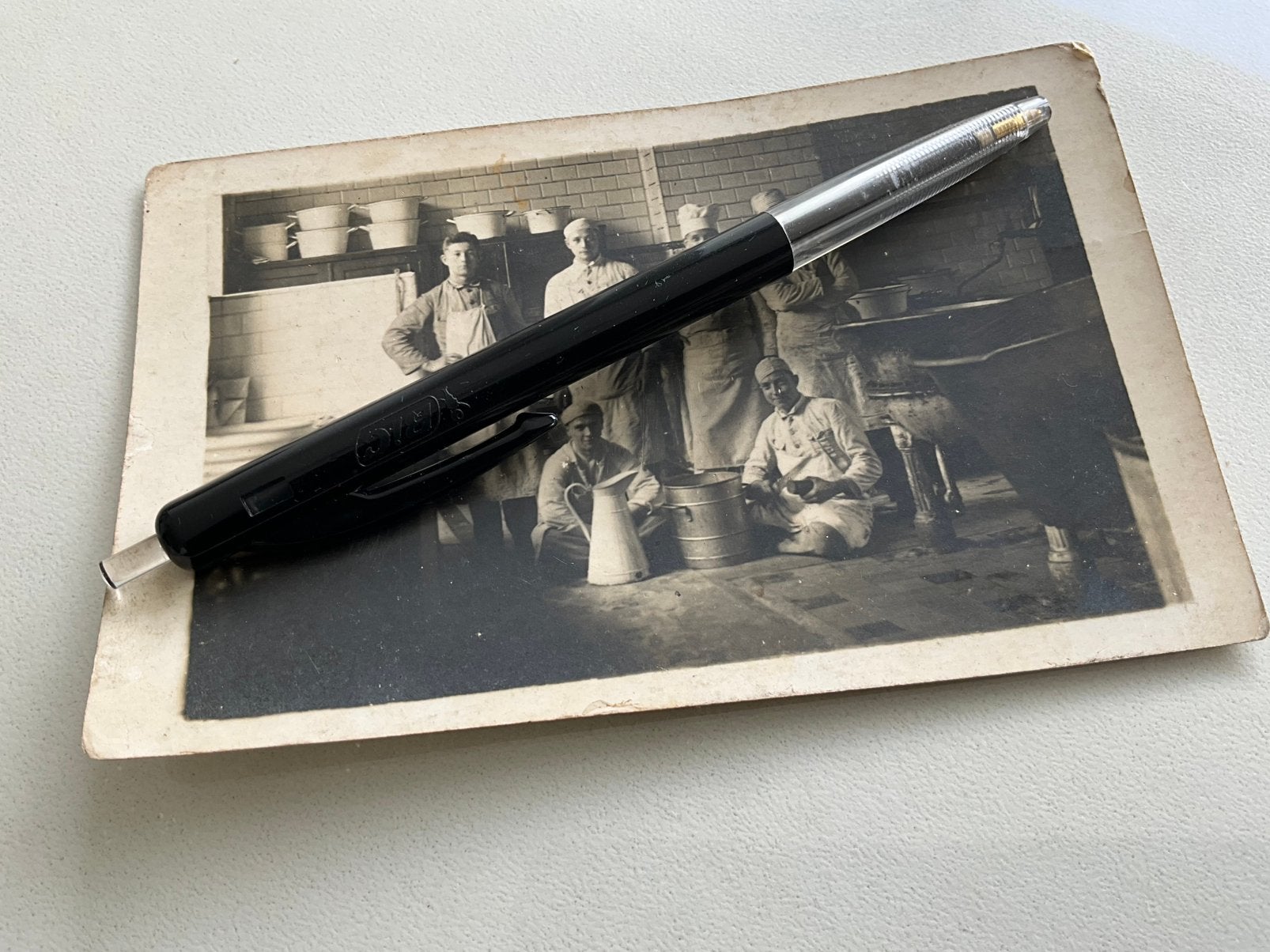 Oude fotokaart   van de bakkerij Debaenst uit Hoogstade, Verzamelen, Foto's en Prenten, Zo goed als nieuw, Foto, Ophalen of Verzenden