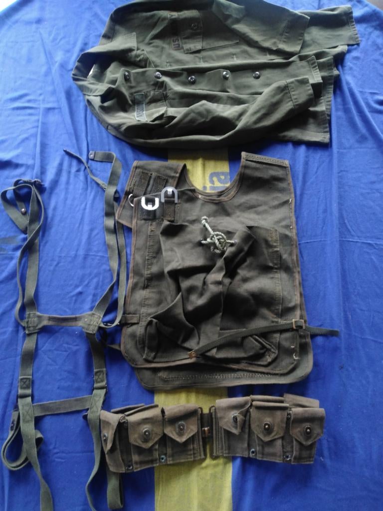 Vietnam chemise ceinturon gilet breletage, Enlèvement