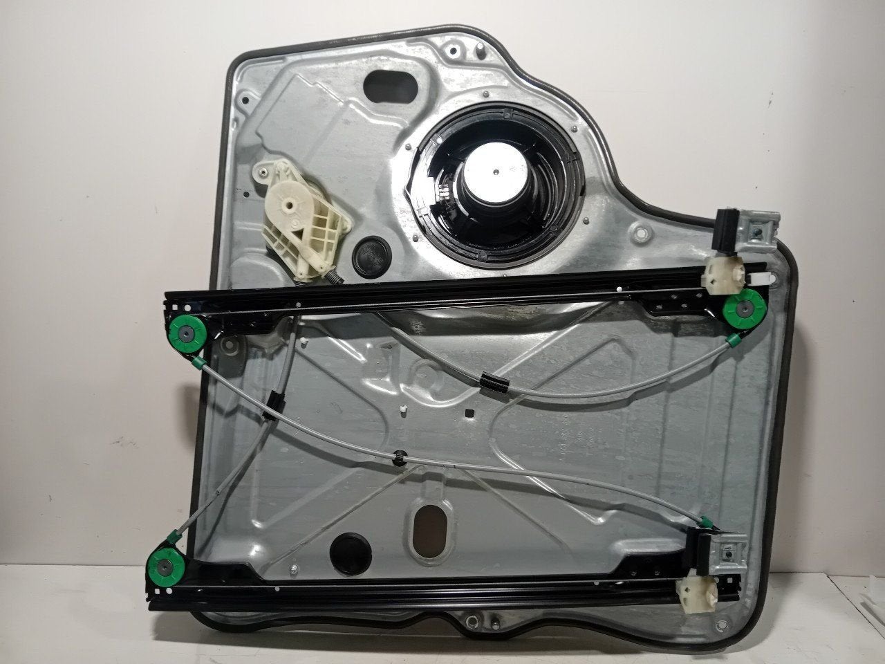 Raammechaniek elektrisch rechts voor Volkswagen Transporter, Onderdelen@venauto.nl, Van der Ven Autorecycling B.V., Ettenseweg 76, 4706 PB Roosendaal, The Netherlands