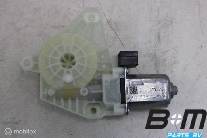 Raammotor linksachter VW Passat B8 Var. FL GTE 5Q4959801D, Utilisé