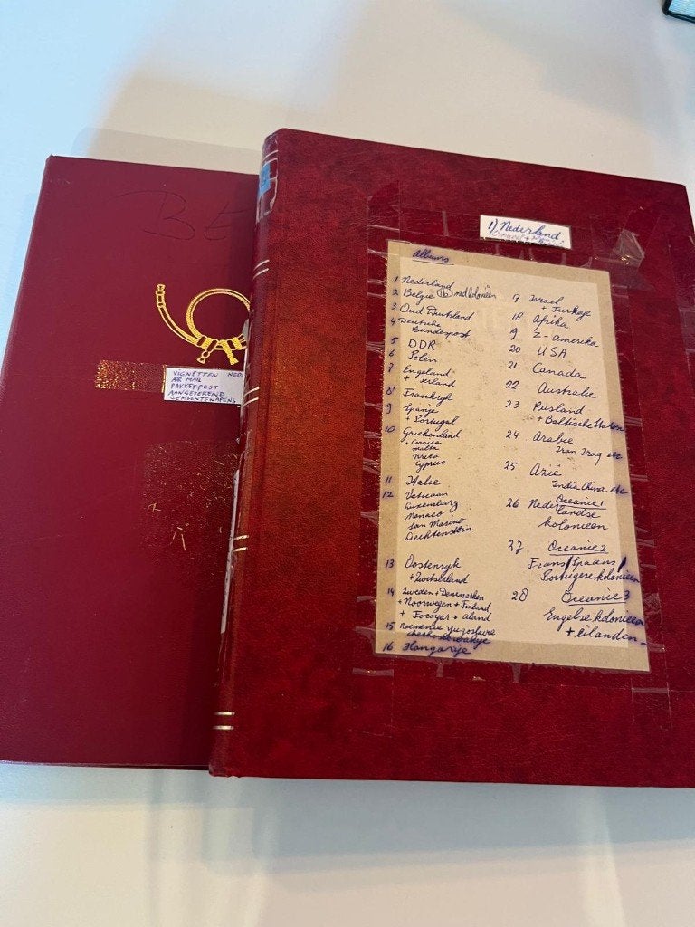 2 Postzegelalbums Nederland, Ophalen of Verzenden