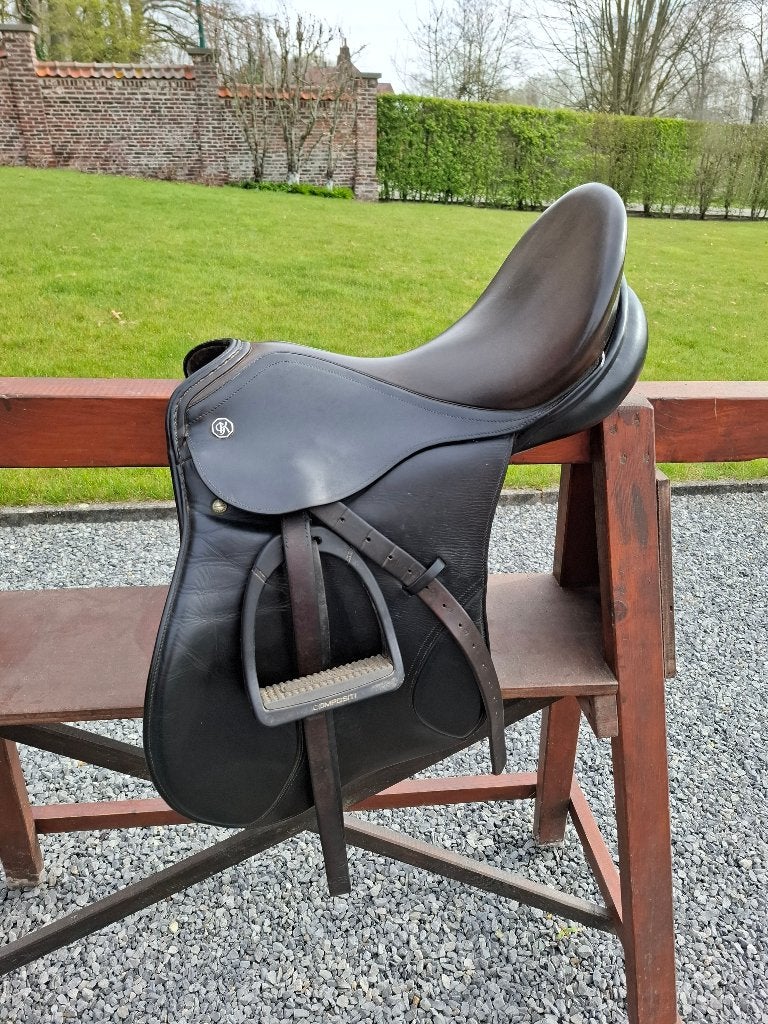 Veelzijdig Kieffer zadel 17”/MW – Complete Set, Dieren en Toebehoren, Ophalen, Gebruikt, Inclusief stijgbeugels, M (17 inch)
