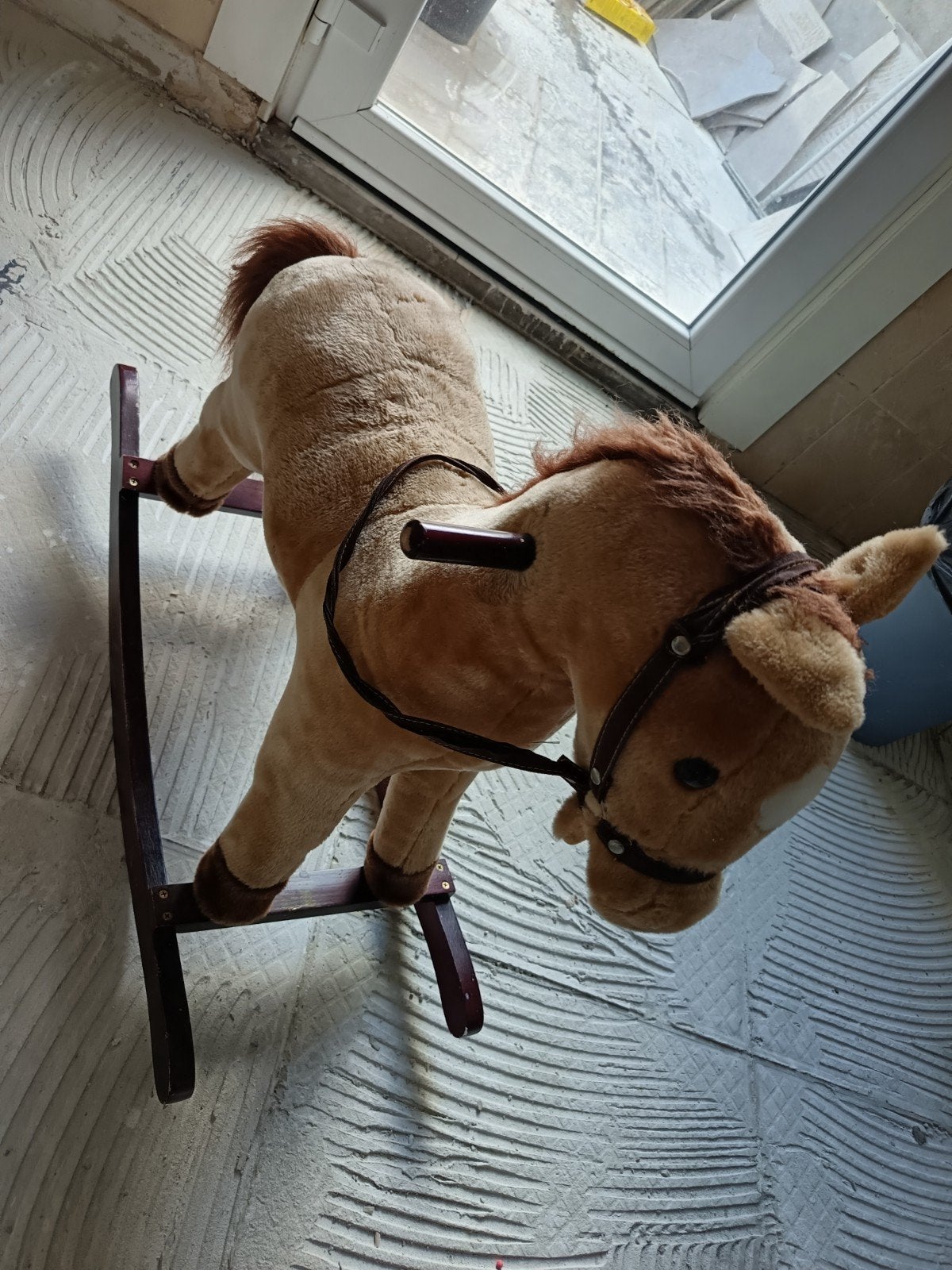 schommeldier paard, Enlèvement
