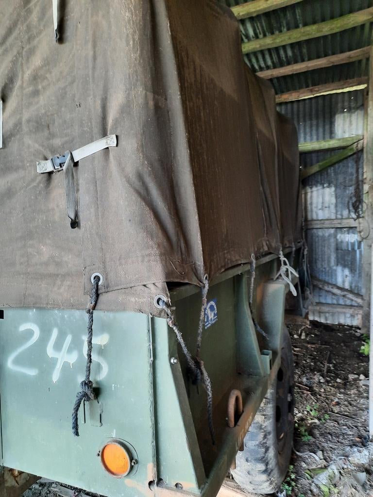 A vendre remorque de l'armée, Enlèvement