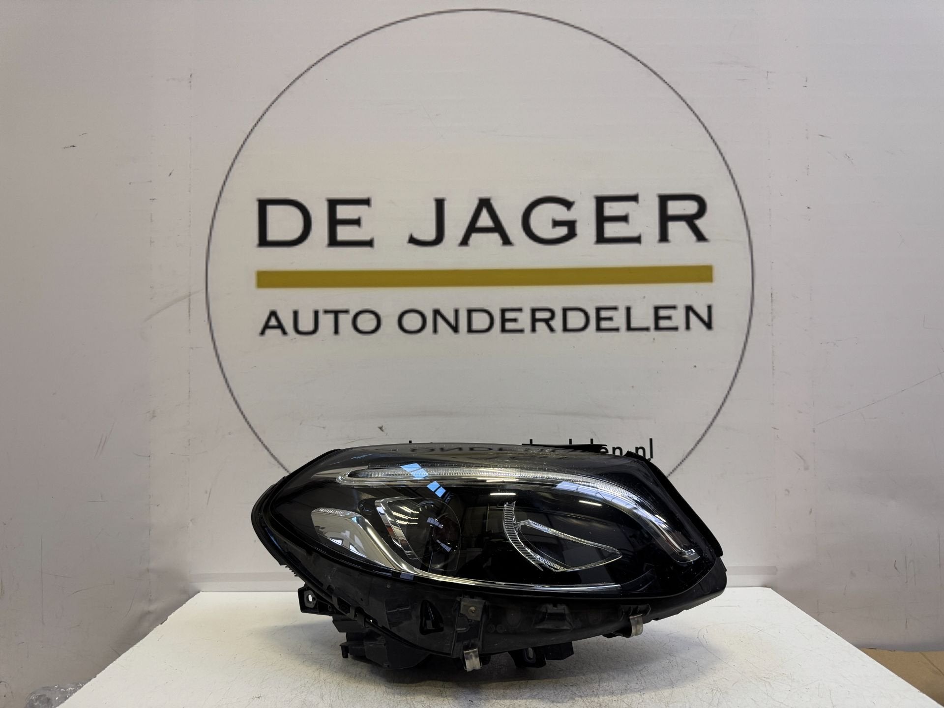 Phare droit haute performance pour Mercedes-Benz Classe B W2, Mercedes-Benz AG, Mercedes-Benz, Utilisé, Mercedesstrasse 120
70372  Stuttgart, DE