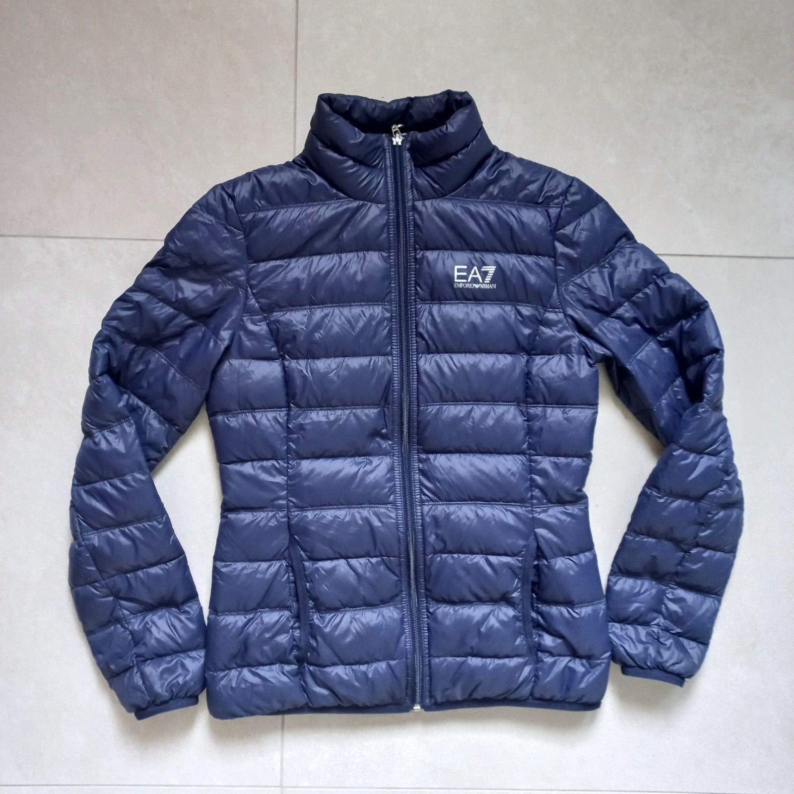 Doudoune élégante pour femme Emporio Armani bleu foncé taill, Vêtements | Femmes, Vestes | Hiver, Armani, Taille 36 (S), Comme neuf