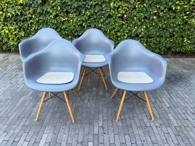 Stoel - set van 4 grijze kuipstoelen, Gebruikt, Vier, Grijs, Ophalen